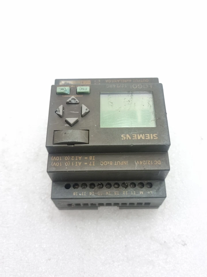 SIEMENS 6ED1052-1MD00-0BA5 LOGO 12/24RC DC 12/24V (USED CONDITION)